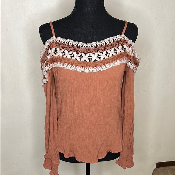 Crochet Embroidered Cold Shoulder Top Size XS - Picture 2 of 9